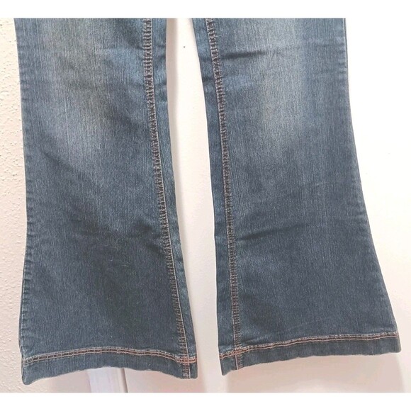 NWT YMI Women's Katie Flare Low-rise jeans 28×32  size 5 - Picture 5 of 8